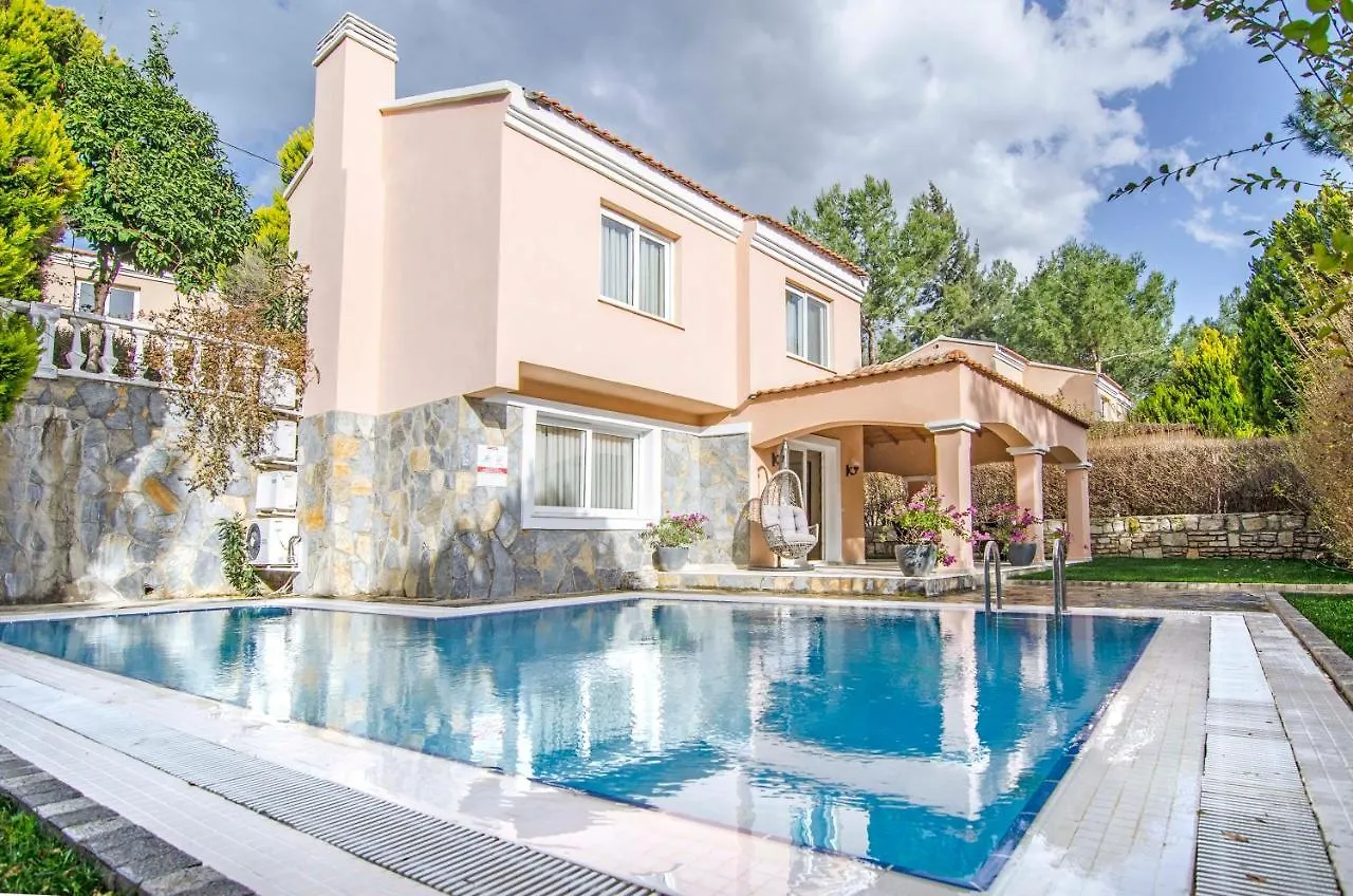 Peninsula Pine Club Boutique Hotel & Spa Κουσάντασι