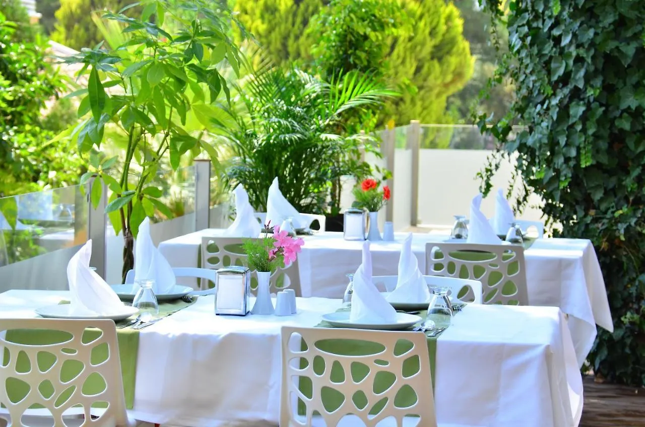 Peninsula Pine Club Boutique Hotel & Spaクシャダス